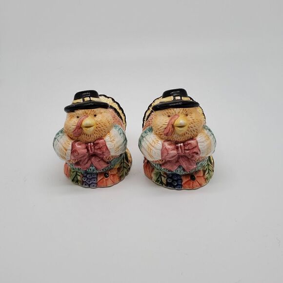 SALT AND PEPPER SHAKERS TURKEYS 3" TALL - Picture 1 of 5